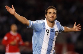 半岛体育-世俱杯战况：北京首钢防线稳固，川崎前锋进攻受阻，杜兰特成最佳